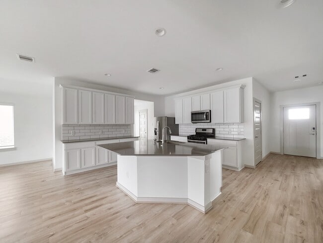 Building Photo - 29511 Ella Larchmont Ct