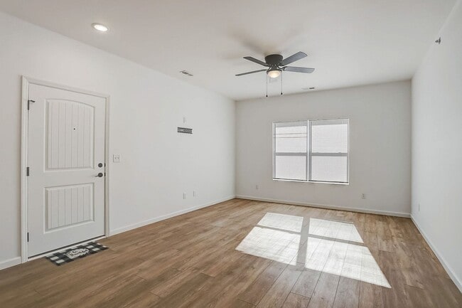 Photo - 912 Parkview Dr Unidad 912