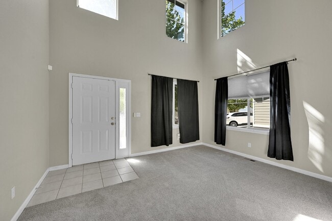 Photo - $1,995 - 4 Bed,2.5 Bathroom Home in Colorado Springs with in Unit Laundry and Fenced in yard!