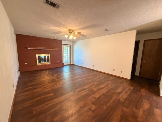Photo - 1006 Nightingale Ln