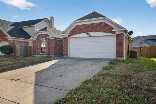 Photo - 920 Danforth Pl