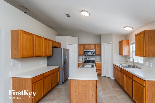 Photo - 1686 Whiting St SE