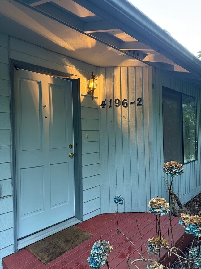 Building Photo - Commuter Dream and Only Five Minutes From The Clinton Ferry!