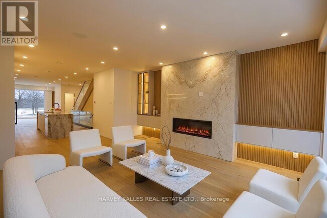 Photo - 2970A Bayview Ave