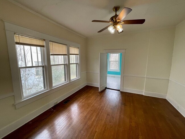Photo - Cozy 2 bed 2 bath house in Belhaven