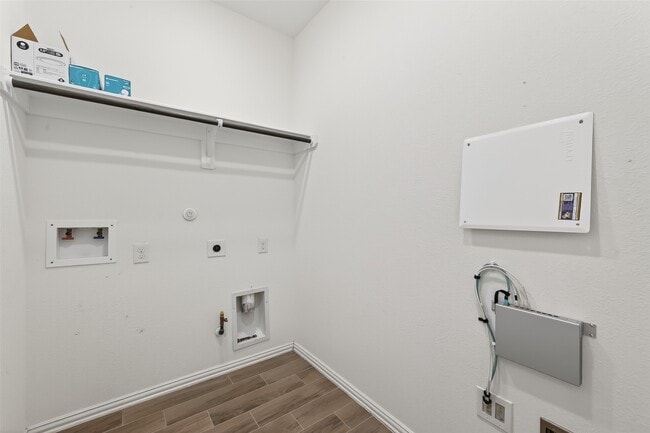 Building Photo - 210 Emory Birch