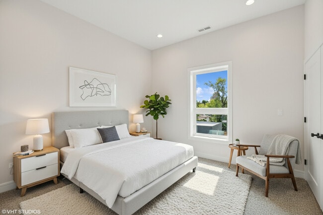 Photo - 3715 S Giles Ave Unit 2