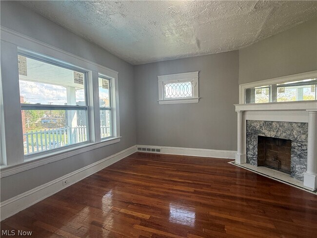 Photo - 1278 E 115th St Unit 2