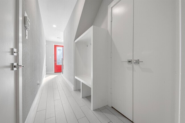 Photo - 6106 Clarkson Ln