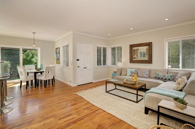 Photo - 3913 Beethoven St