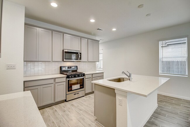 Photo - 117 Lacey Oak Lp
