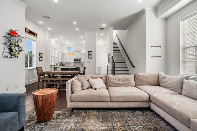 Photo - 816 Ennis St