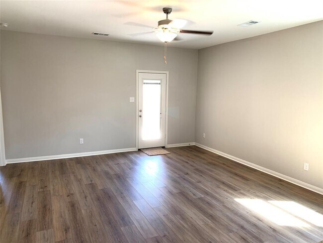 Photo - 112 Declaration Ln