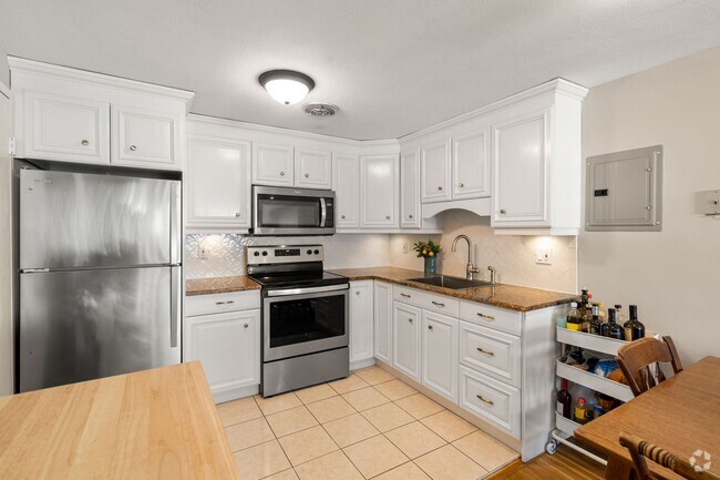 Building Photo - Modern Kitchen - Natural Light - Close to ... Unit 24 Rental