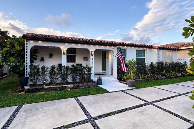 Photo - 4850 SW 4th St