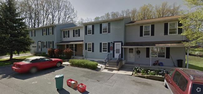 Building Photo - Two Bedroom, 1.5 Bath in Breezewood Rental