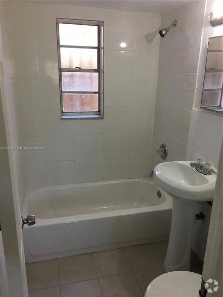 Building Photo - 5600 NW 7th Ct Unit 17 Rental