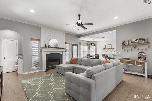 Photo - 2103 E Hunters Glen