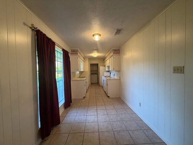 Photo - 3 bedroom 2 bath house with 2 car garage