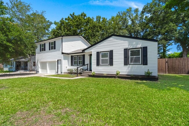 Photo - Spacious Split-Level Living with Dual Fireplaces & Expansive Deck