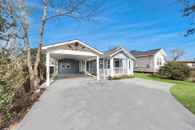 Photo - 215 St Charles Dr