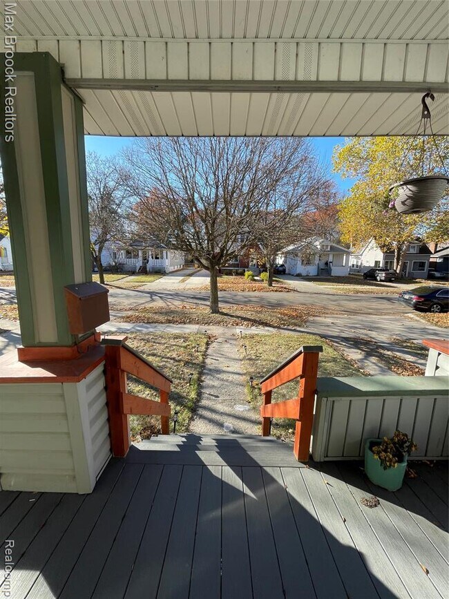 Photo - 808 Laprairie St