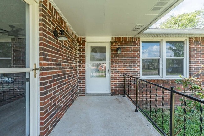 Photo - 282 Southburn Dr