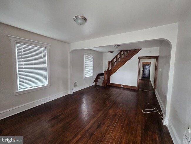 Building Photo - 106 Main St