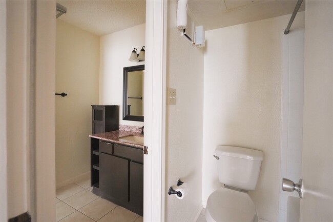 Photo - 2121 Hepburn St Unit 716