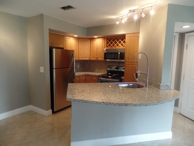 Building Photo - 3350 Pinewalk Dr N Unit 1415