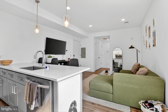 Photo - 304 Master St Unit 5