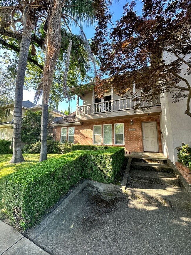 Photo - East Sacramento Stunner with built in pool!