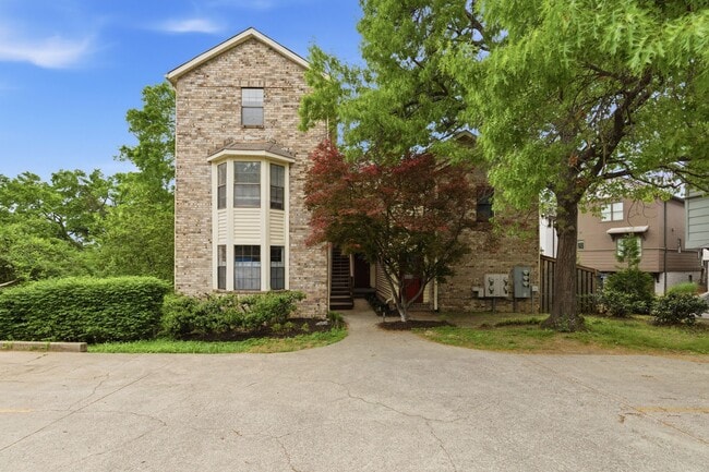 Building Photo - 515 Chesterfield Ave