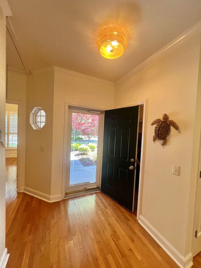 Photo - 1600 Sturdivant Dr