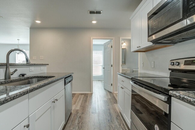 Photo - 1101 N Englewood Ave