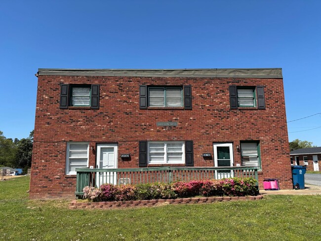 Building Photo - 1361 Unit 438 W. MAIN ST APT #16