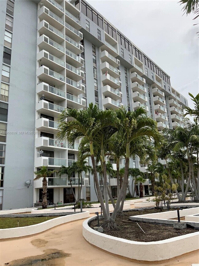 Photo - 13499 Biscayne Blvd Unit PH1704