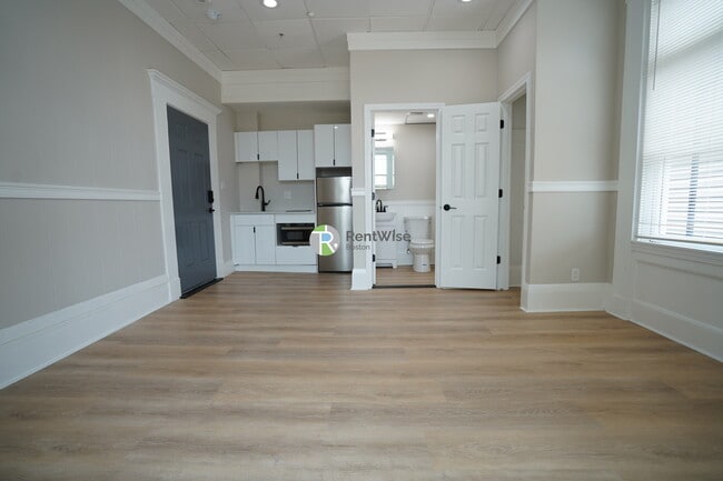 Building Photo - 142 Dorchester St Rental