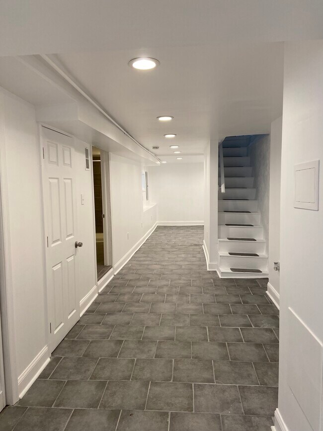 Photo - 549 S Salford St