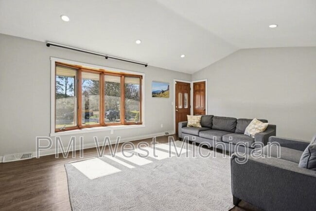 Photo - 6593 Crownpointe Dr SW