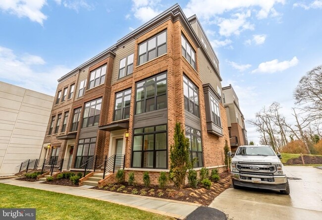 Photo - 5414 Goshawk Aly