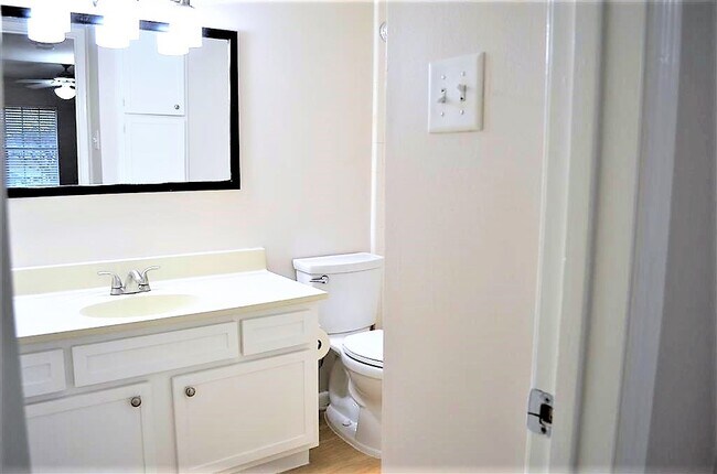 Building Photo - 2250 Bering Dr Unit 22