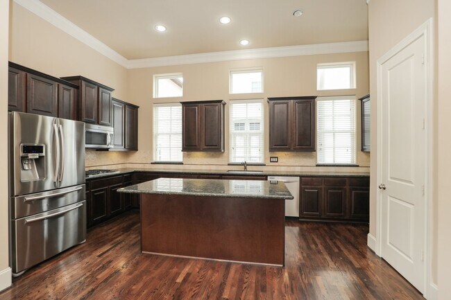 Building Photo - 1250 W 23rd St