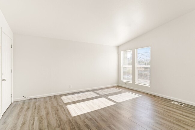 Photo - Utilities Paid: 3 Bed Laurel District Apar... Unidad 2239