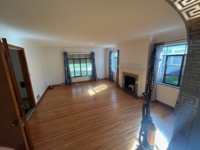 Living room View 2 - 2677 Powhattan Pky Unit Lower