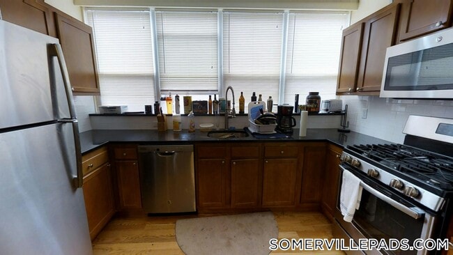 Photo - 332 Beacon St Unit 2