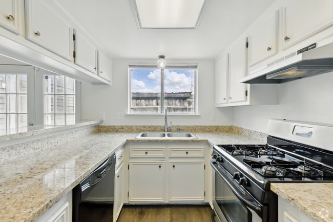 Building Photo - 2079 Country Village Blvd Rental