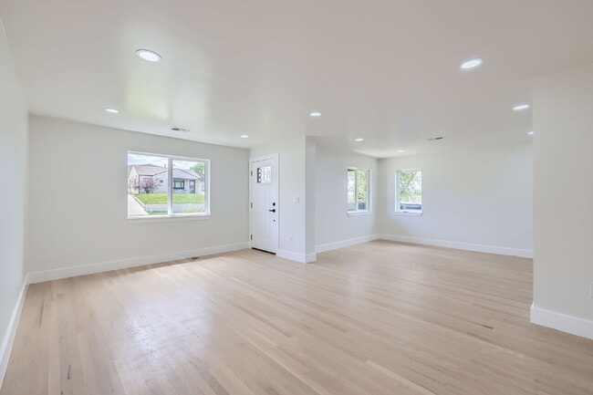 Photo - Beautifully Updated Duplex