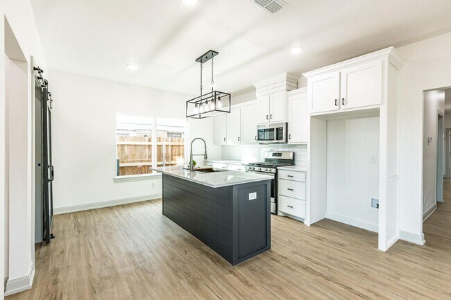 Photo - Beautiful Modern Home Located Near Many Lu...