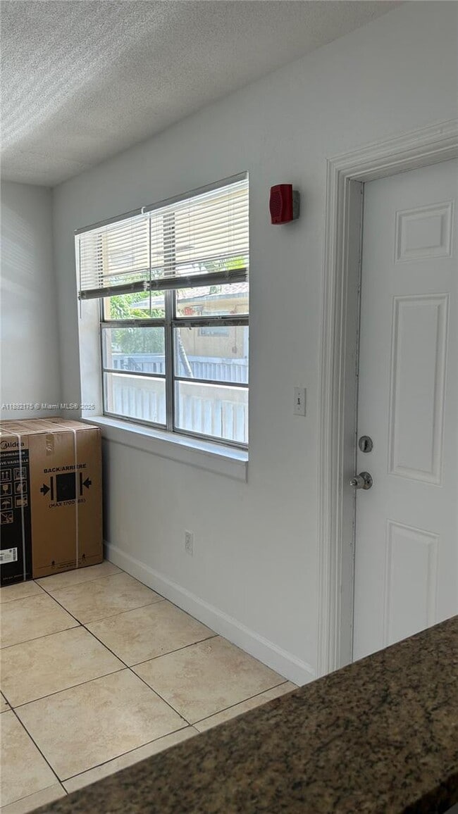 Photo - 2121 NE 168th St Unidad 08